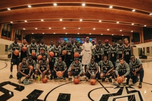 足篮联动!塞内加尔国家队造访NBA马刺队训练中心